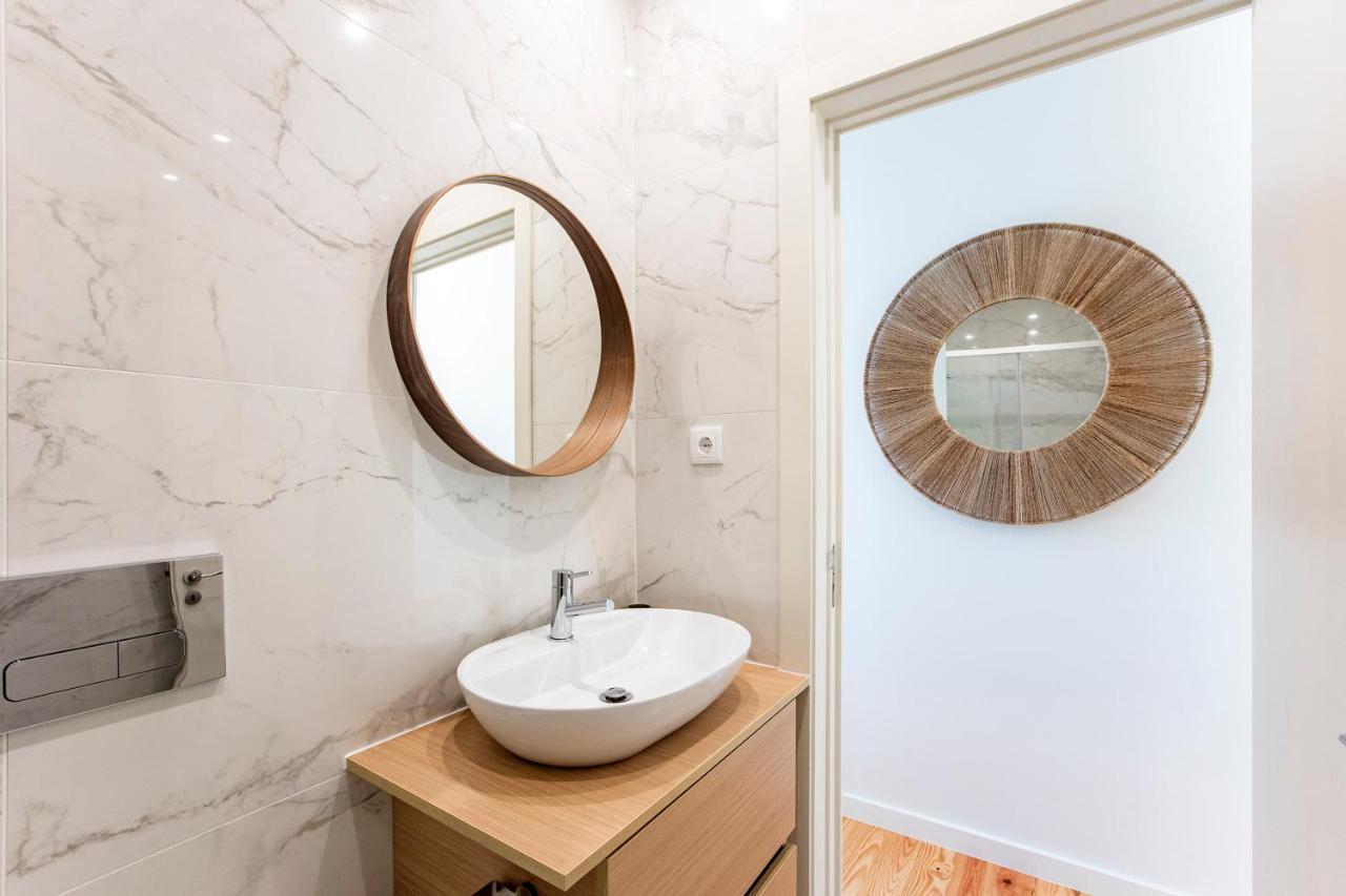 Central Studio W/ Pool, Ac & Patio By Lovelystay OOporto Exterior foto